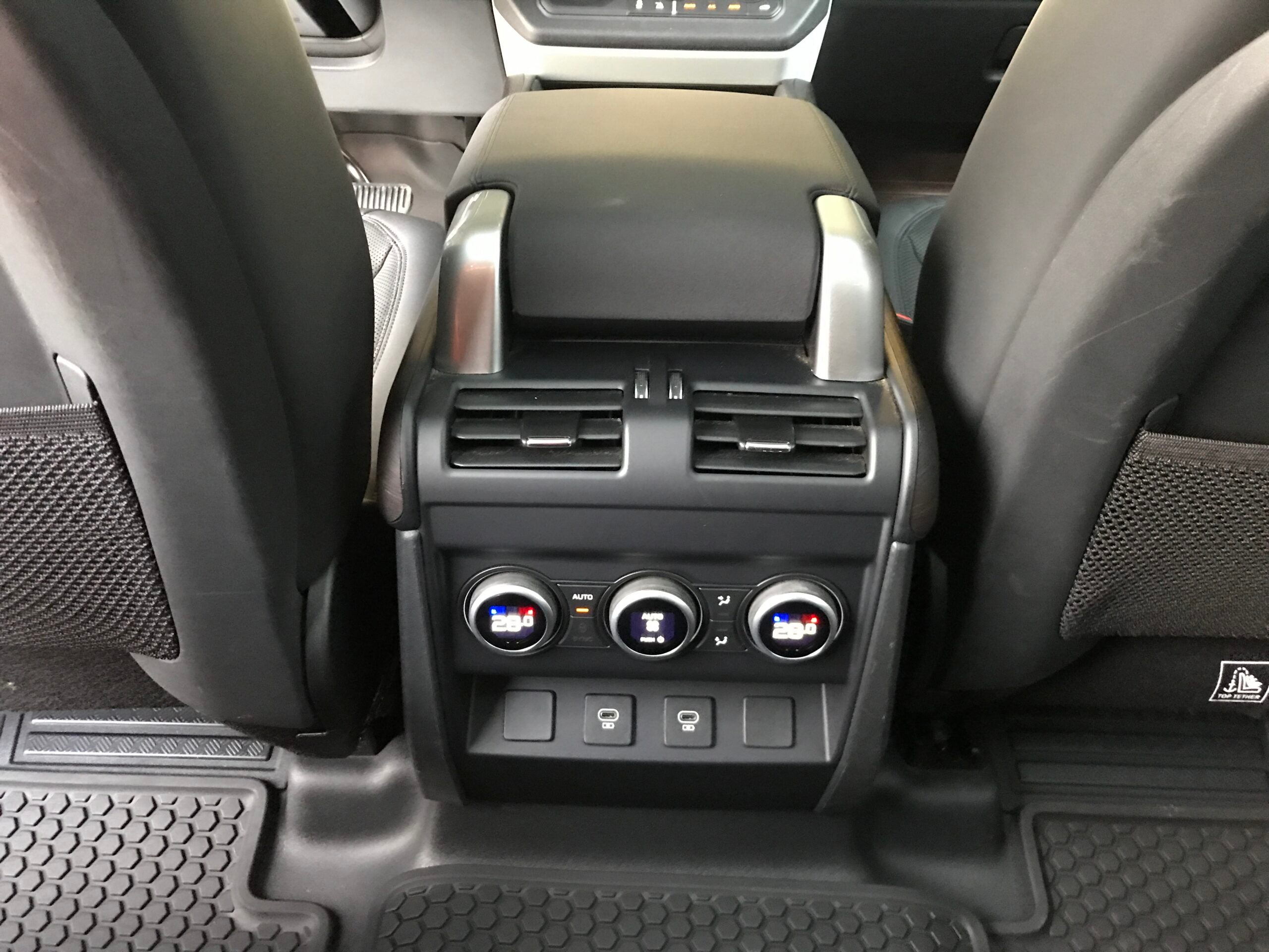 Land Rover Defender LWB P400 SE AWD