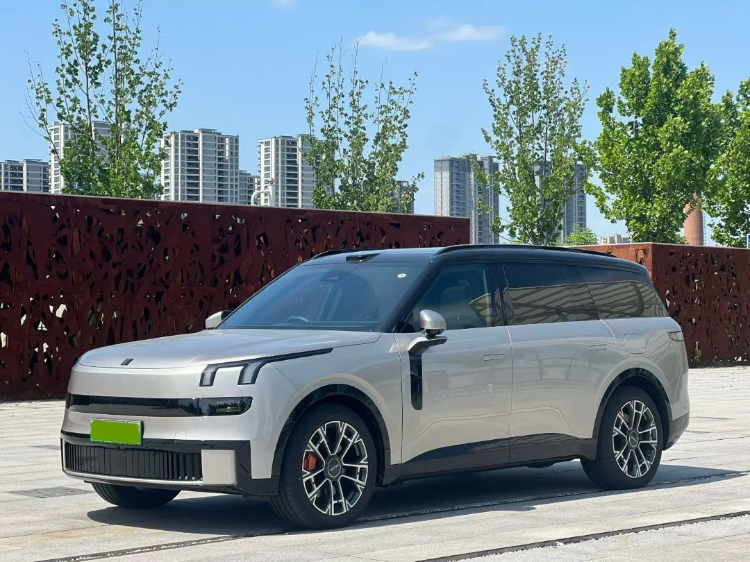 Lynk & Co 900