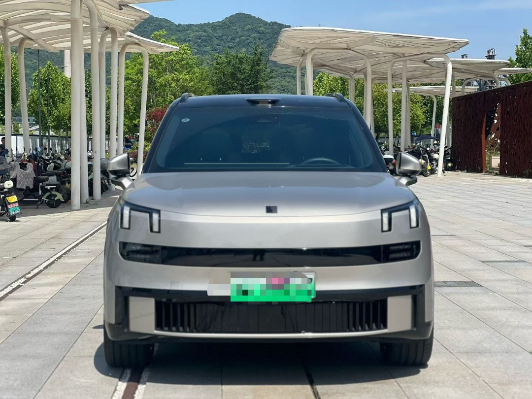 Lynk & Co 900