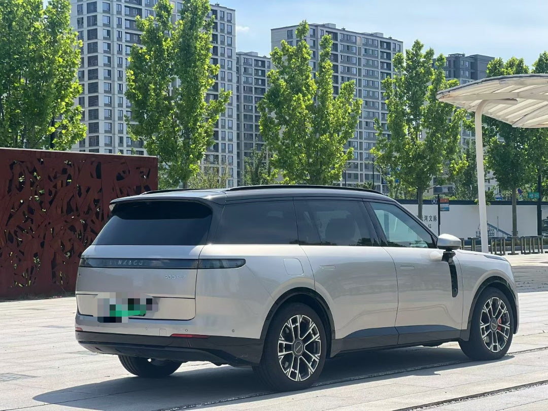 Lynk & Co 900