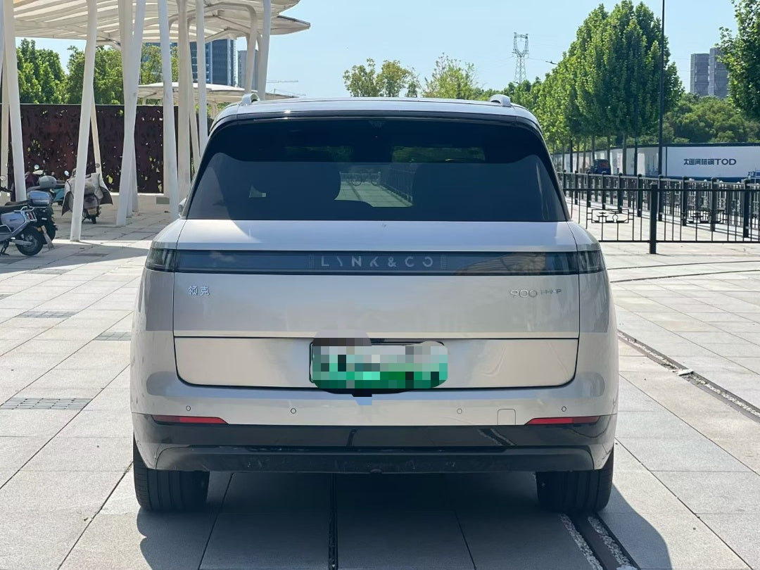 Lynk & Co 900