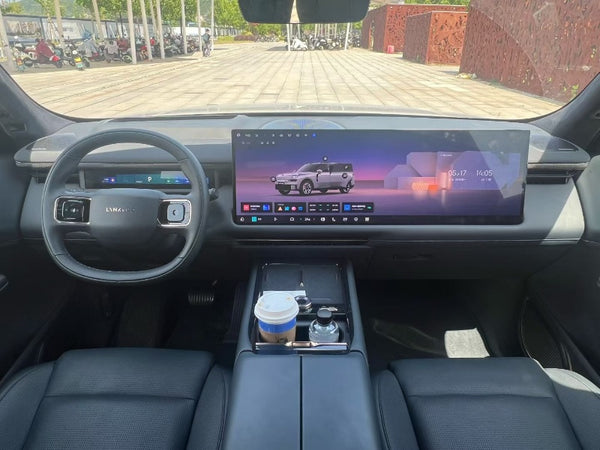 Lynk & Co 900