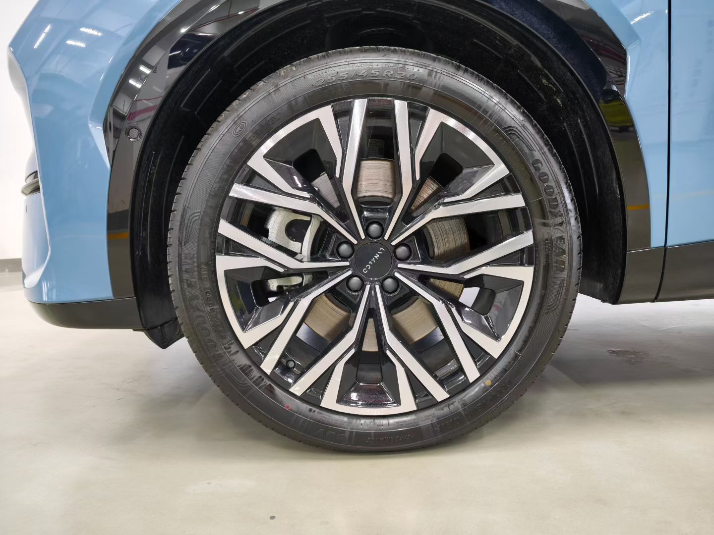 Lynk & Co 08