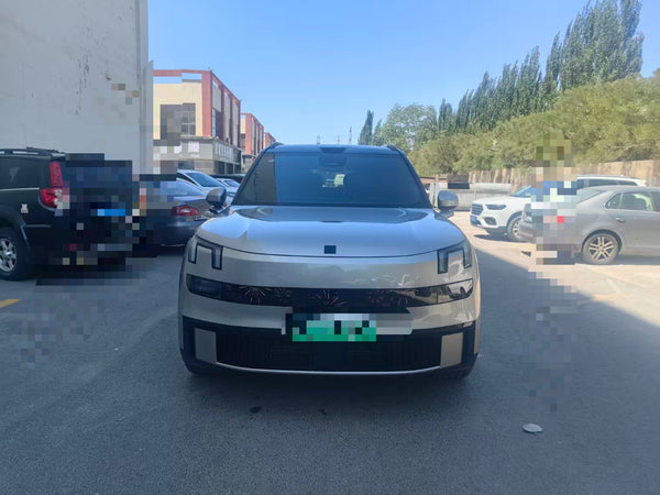 Lynk & Co 900