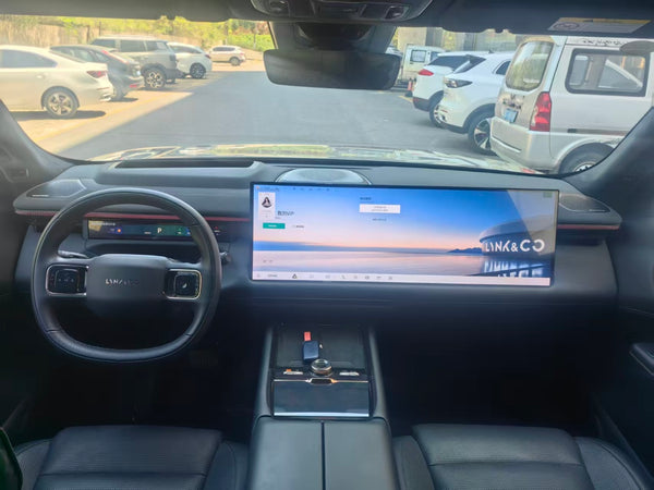 Lynk & Co 900