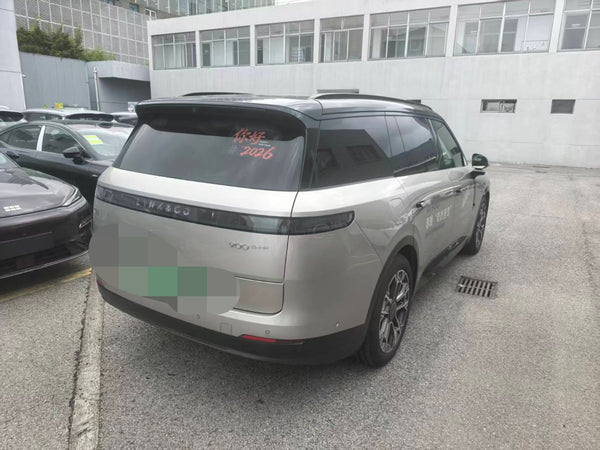 Lynk & Co 900