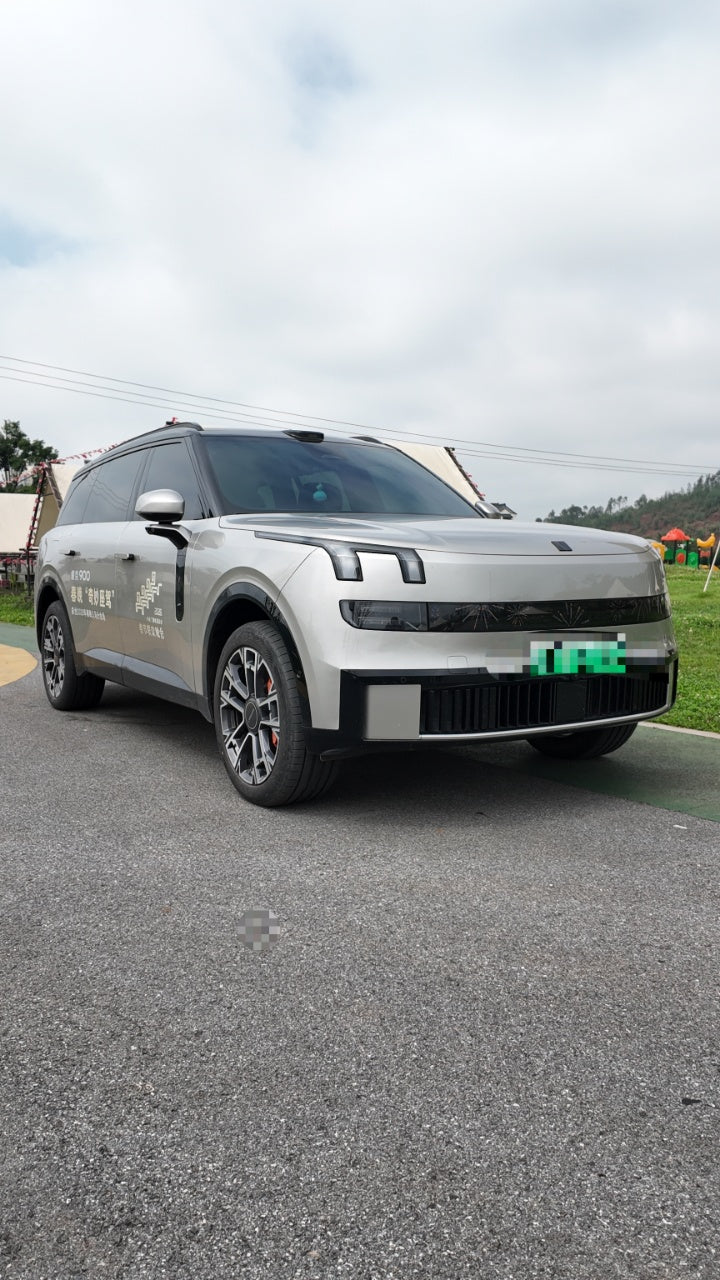 Lynk & Co 900