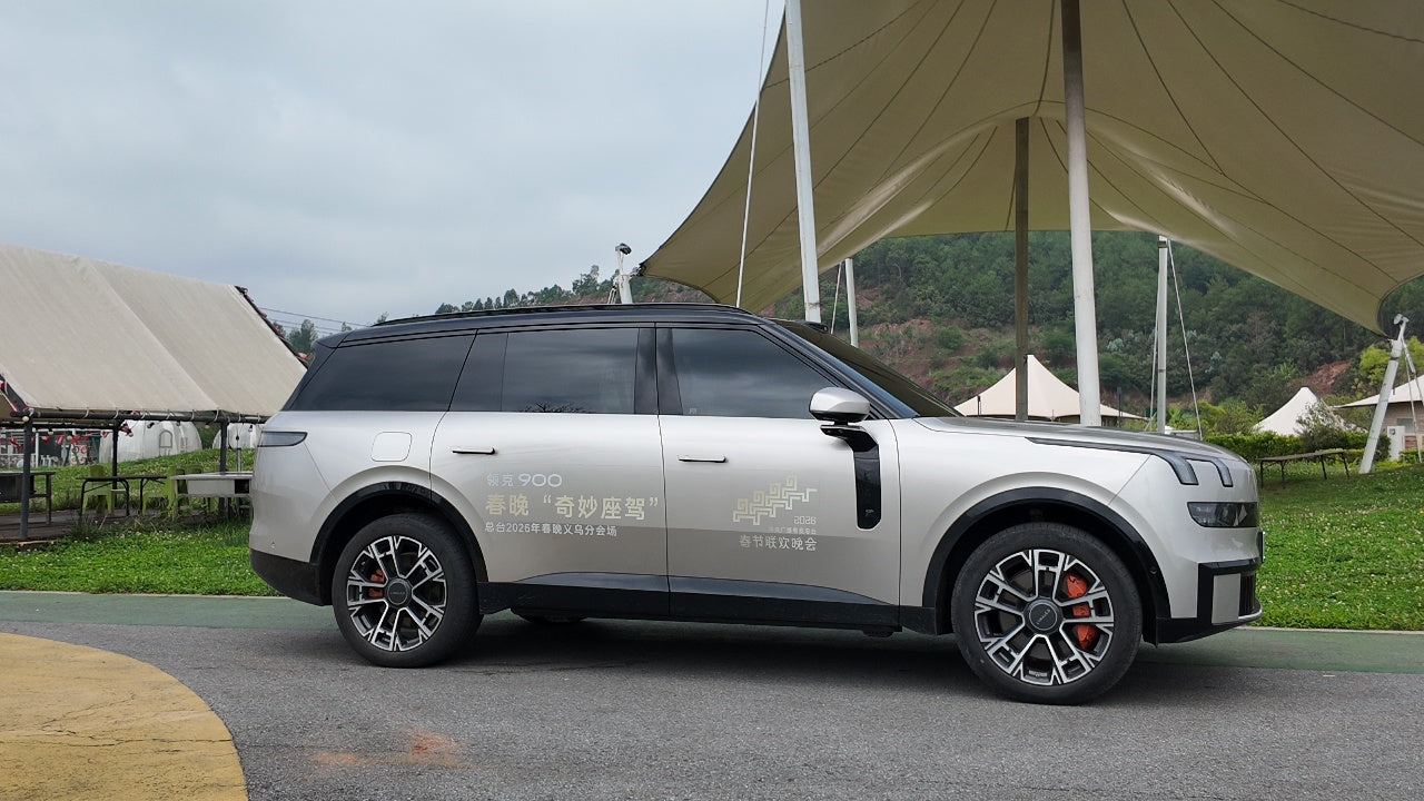 Lynk & Co 900