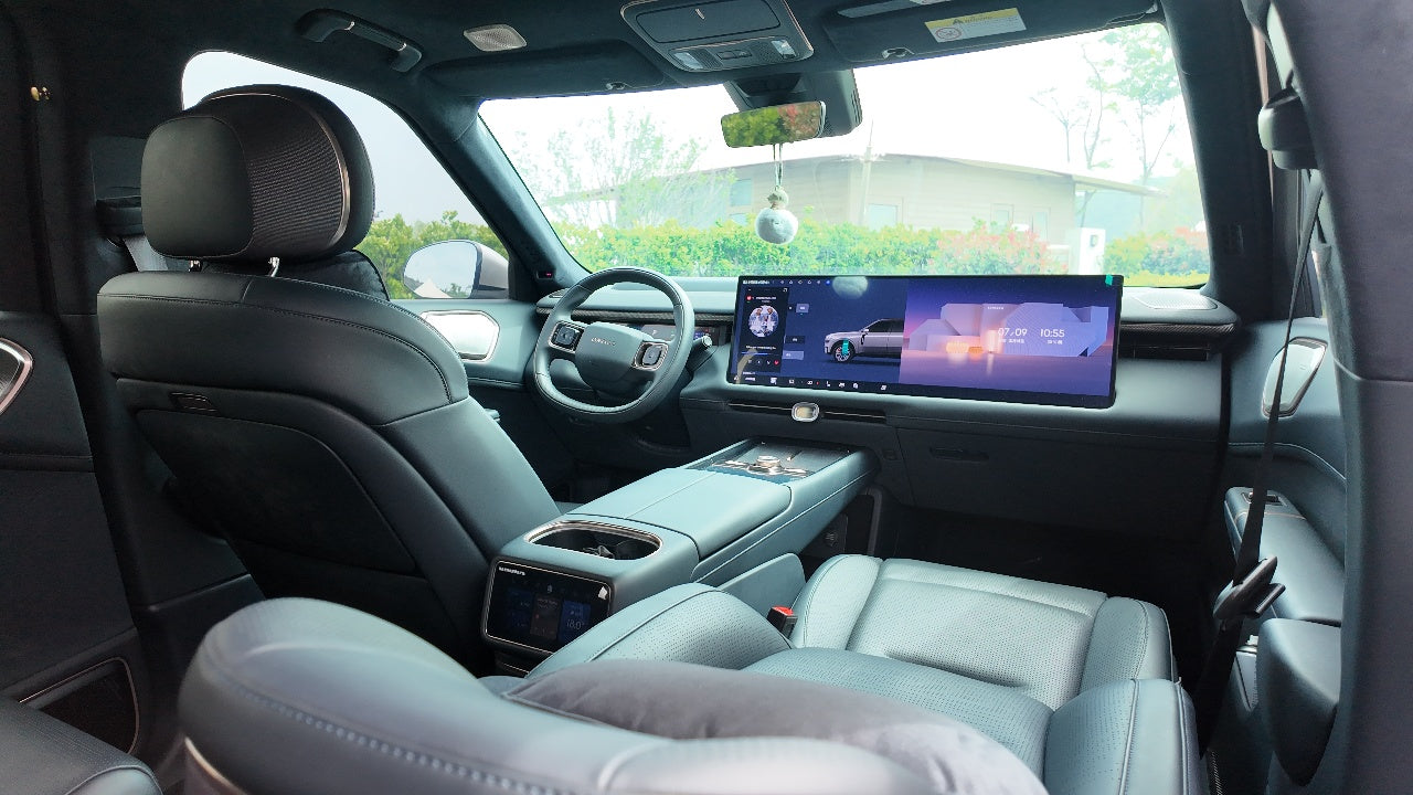 Lynk & Co 900