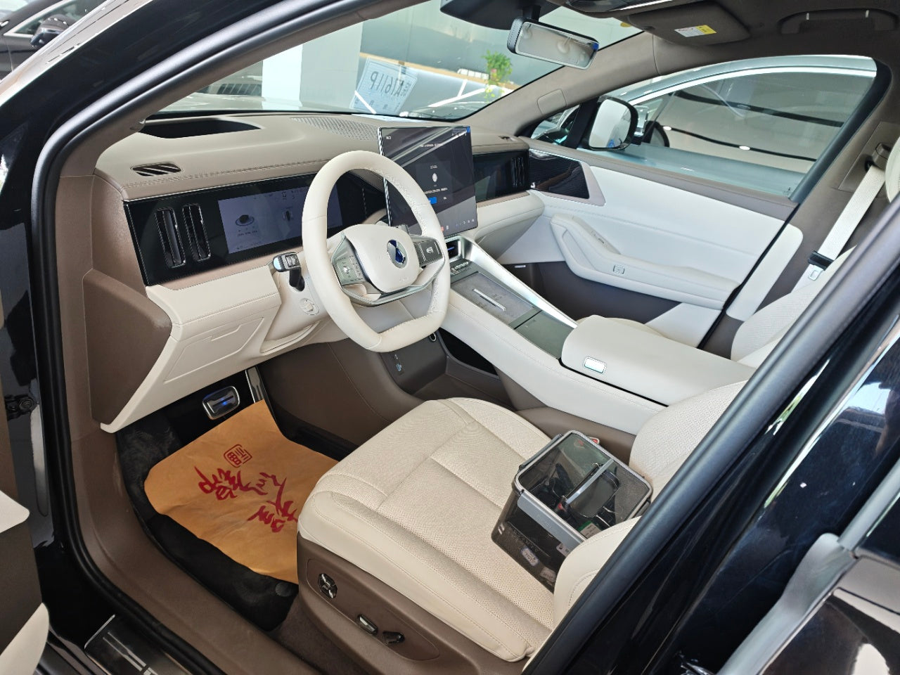 Denza N8 L Flagship