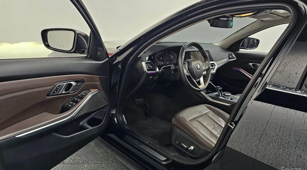 BMW 320i