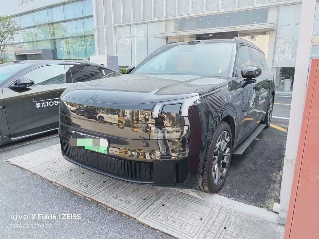 Lynk & Co 900