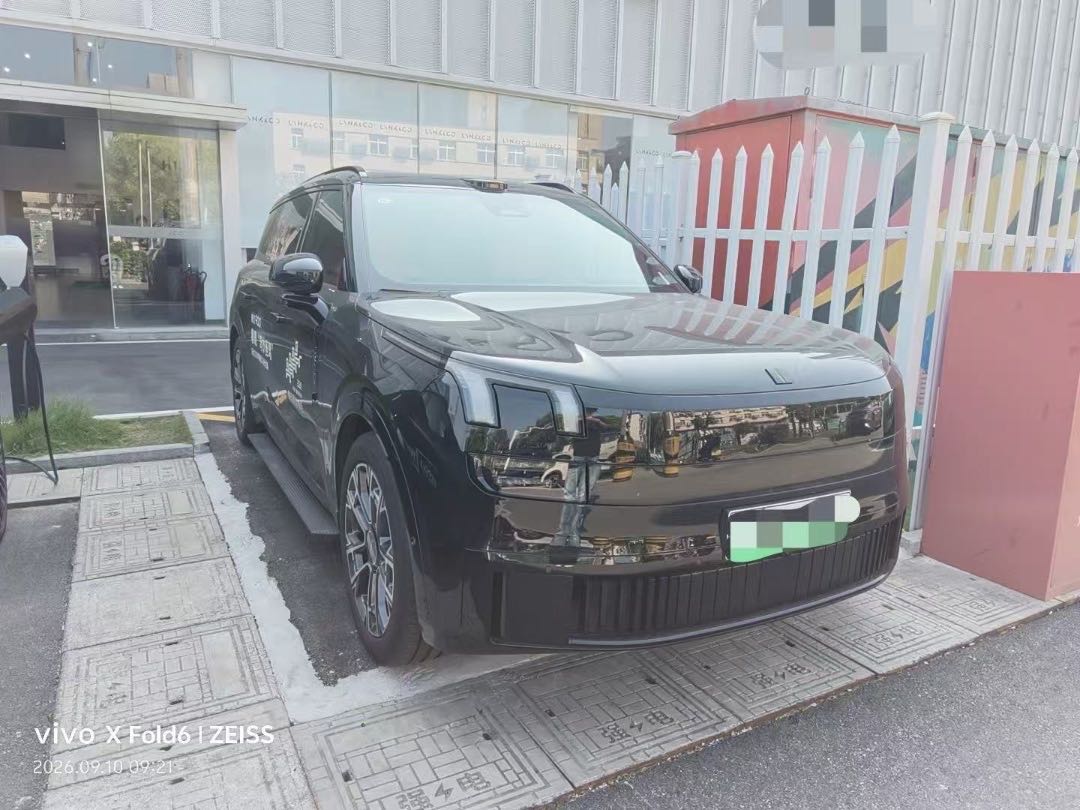 Lynk & Co 900