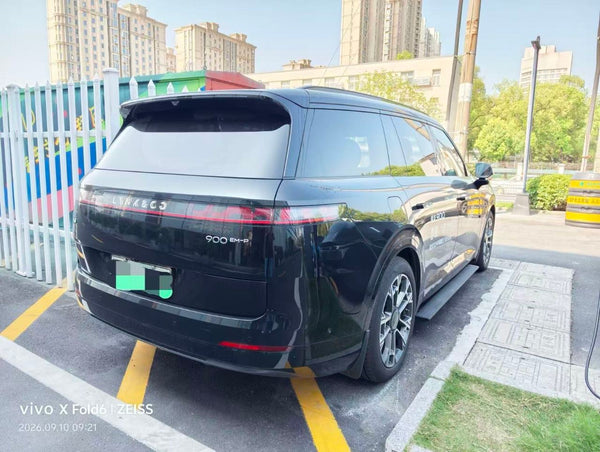 Lynk & Co 900