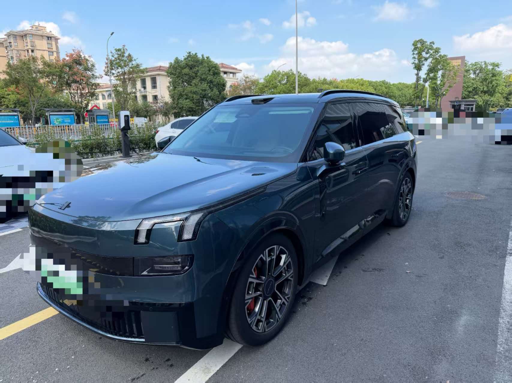 Lynk & Co 900